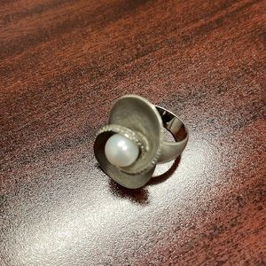Effy Pearl, silver and diamond accent ring. Gorgeous!  Size 7!  Excellent cond